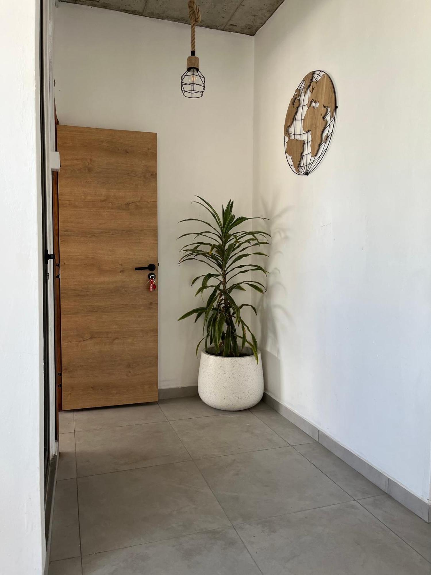 Cosy 2 Bedrooms Apts In Pereybere -Seasons Break Apartment Pereybere Beach Dış mekan fotoğraf