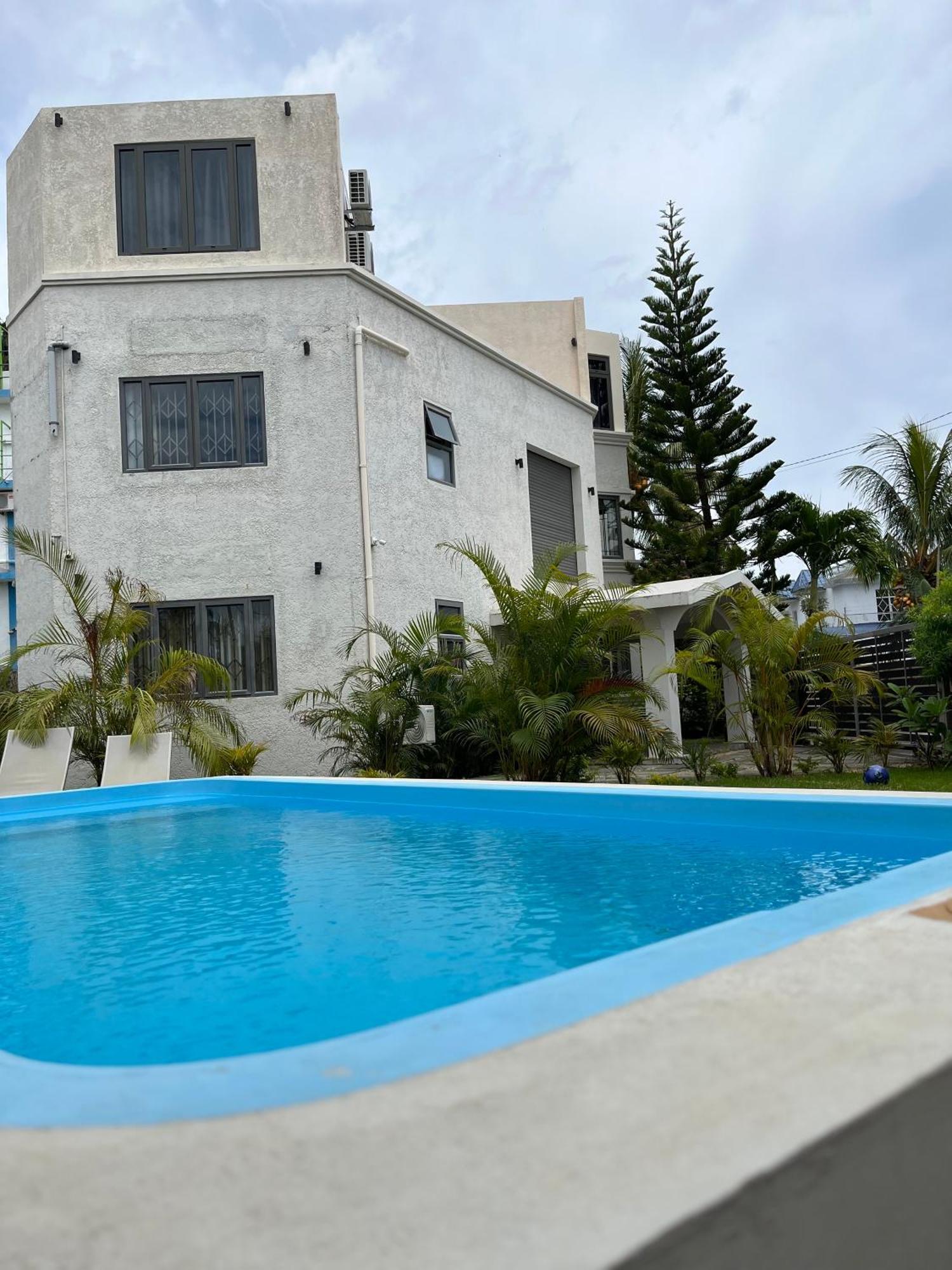 Cosy 2 Bedrooms Apts In Pereybere -Seasons Break Apartment Pereybere Beach Dış mekan fotoğraf