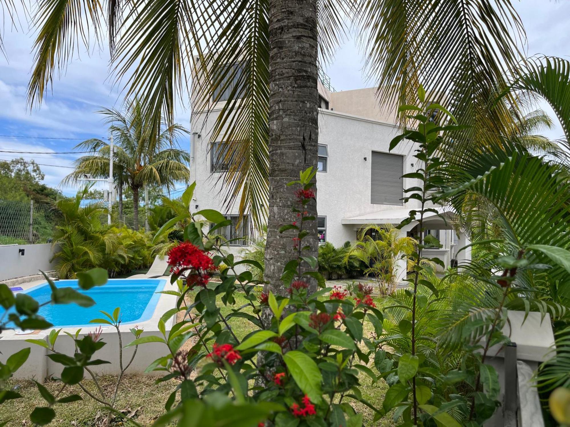 Cosy 2 Bedrooms Apts In Pereybere -Seasons Break Apartment Pereybere Beach Dış mekan fotoğraf
