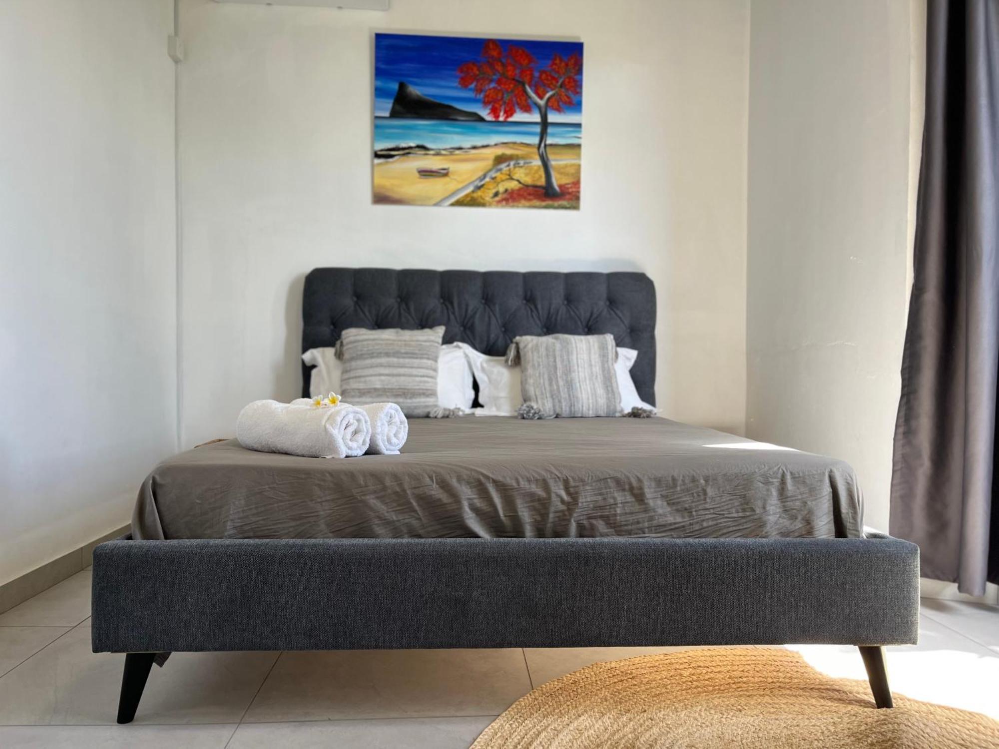 Cosy 2 Bedrooms Apts In Pereybere -Seasons Break Apartment Pereybere Beach Dış mekan fotoğraf
