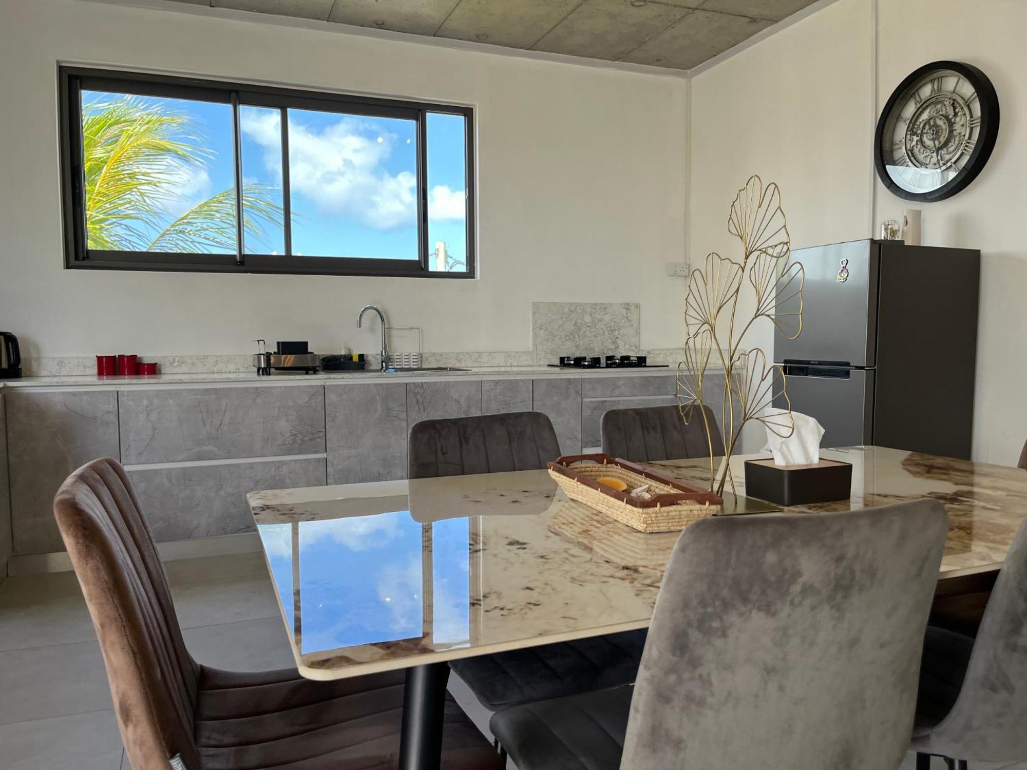 Cosy 2 Bedrooms Apts In Pereybere -Seasons Break Apartment Pereybere Beach Dış mekan fotoğraf