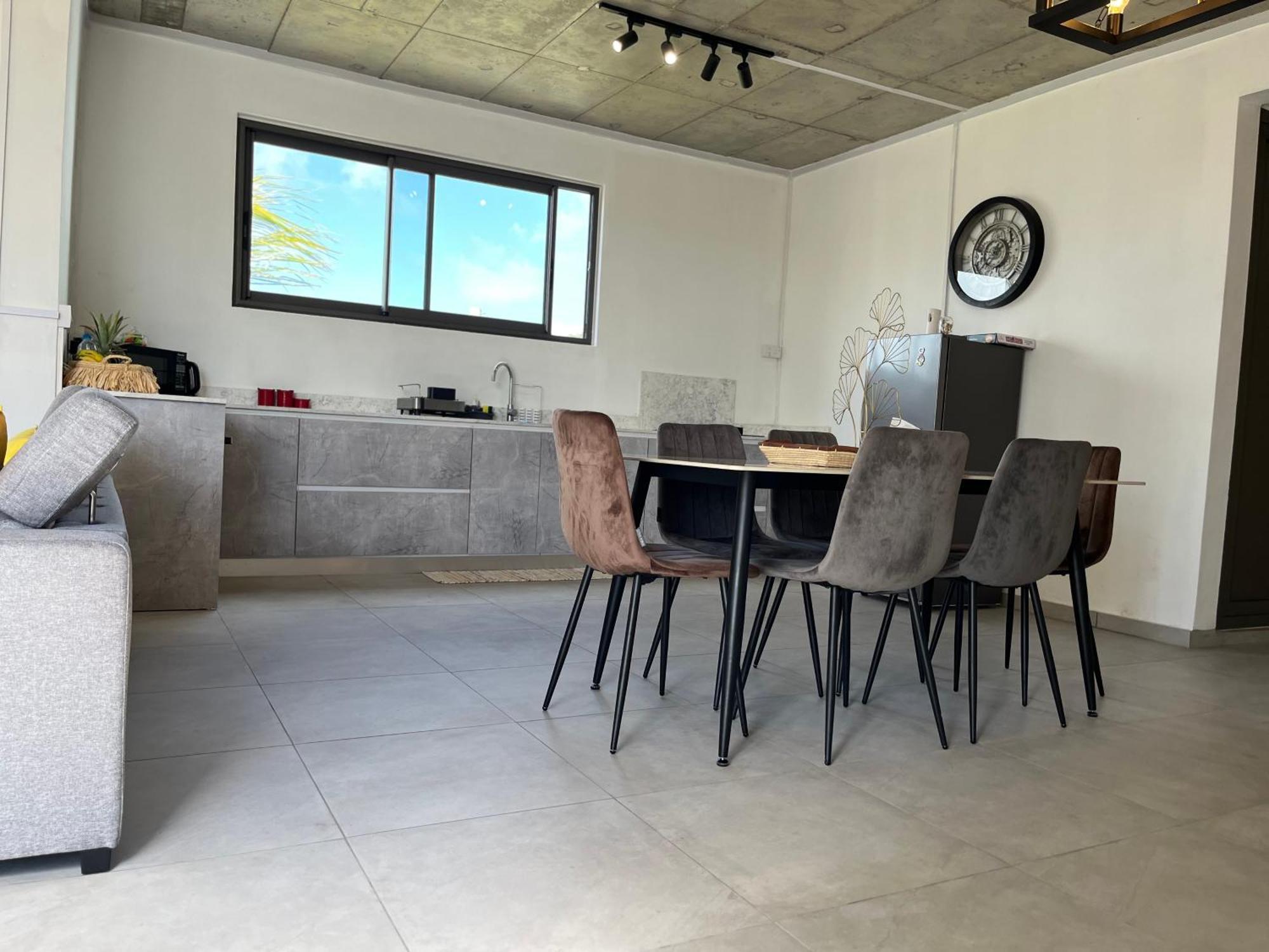 Cosy 2 Bedrooms Apts In Pereybere -Seasons Break Apartment Pereybere Beach Dış mekan fotoğraf